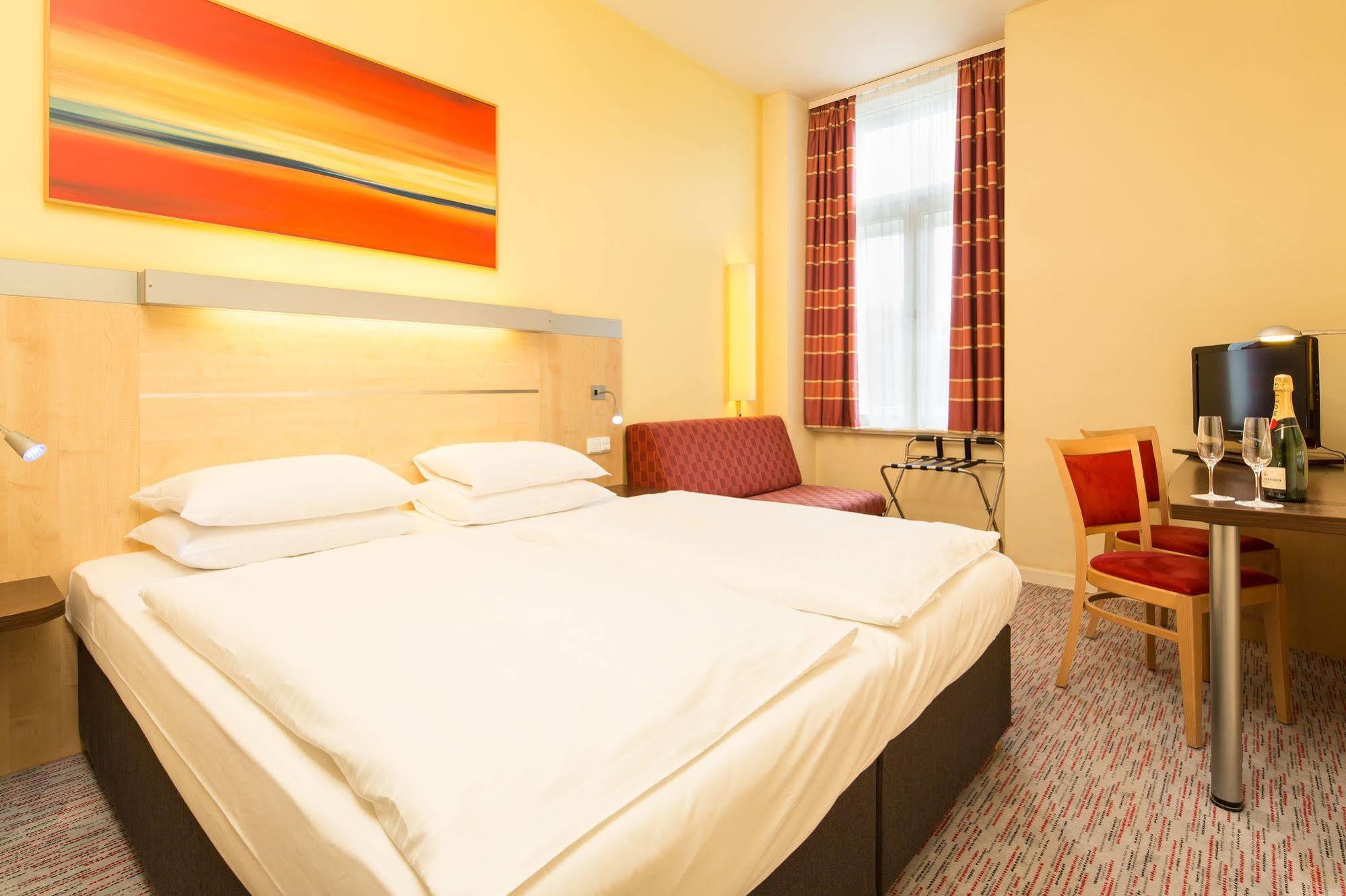 Exe City Park Hotel Praga Exterior foto